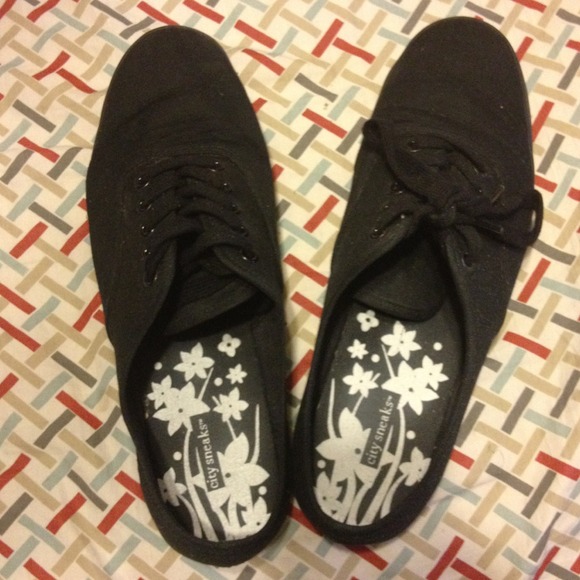 Plain Black Sneakers
