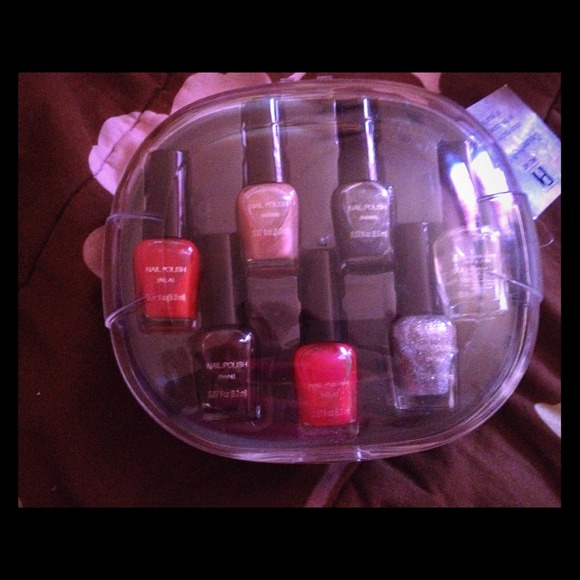 SOLD 💅Nail polish w/ automatic nail dryer 💅
