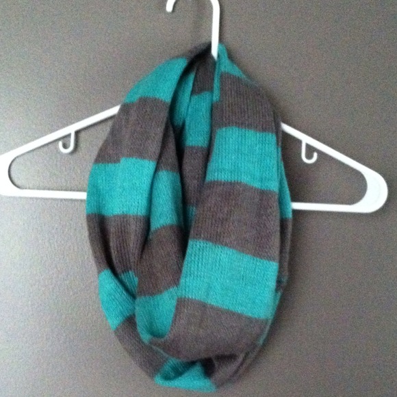 RESERVED***NWOT grey and turquoise infinity scarf