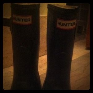 Short navy hunter rainboots