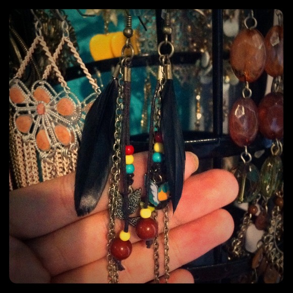 Dangling black leather earrings 