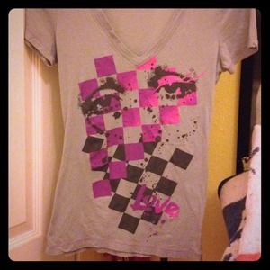 Nollie grey v-neck w/design.(: