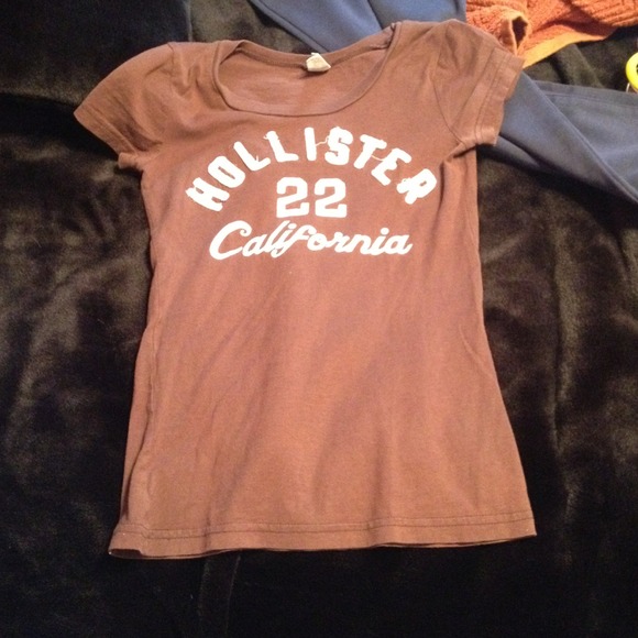 Hollister T-shirt - Picture 2 of 4