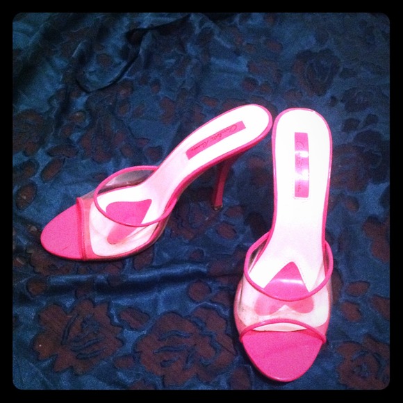 Used pink kitten heels. ¡Reduced!