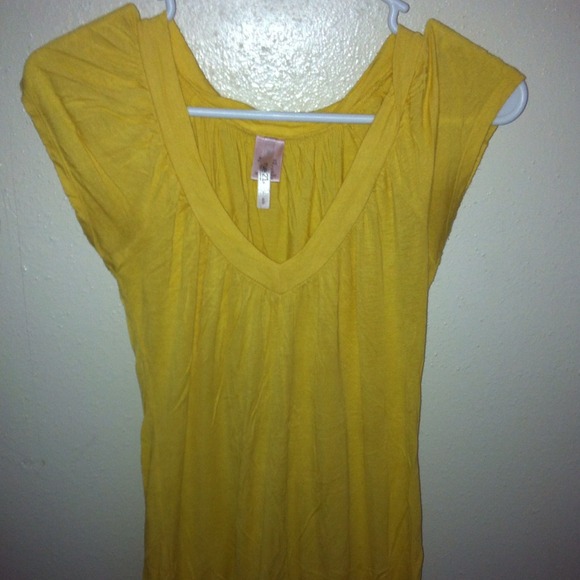 Yellow rue 21 top