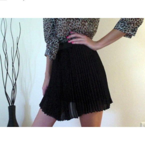 Black High Waisted Pleated Chiffon Mini Skirt