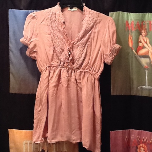 Kind of a salmon color cute top