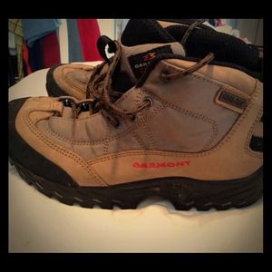 CLEARANCE! ! Garmont hiking boots with Gore-tex!