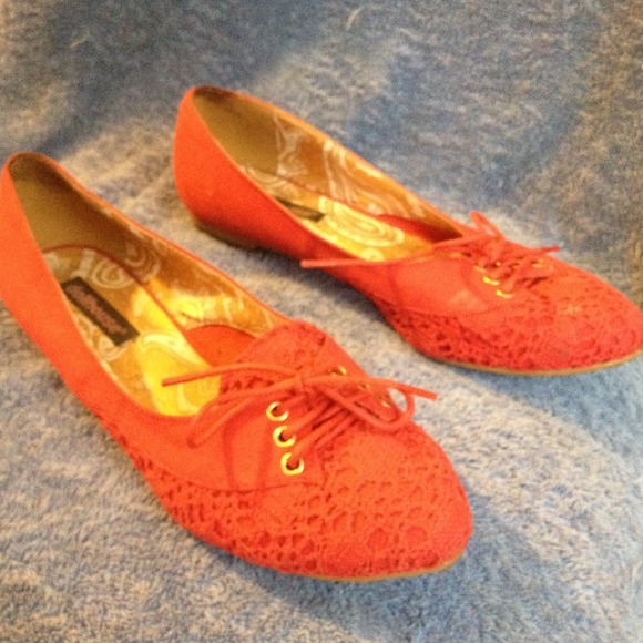 Red flats, size 8. - Picture 2 of 3