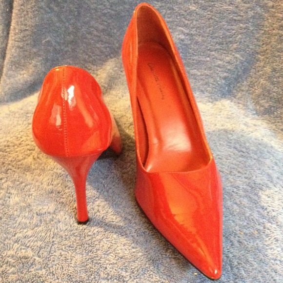 Patent red, classic pumps. Size 8. - Picture 3 of 3