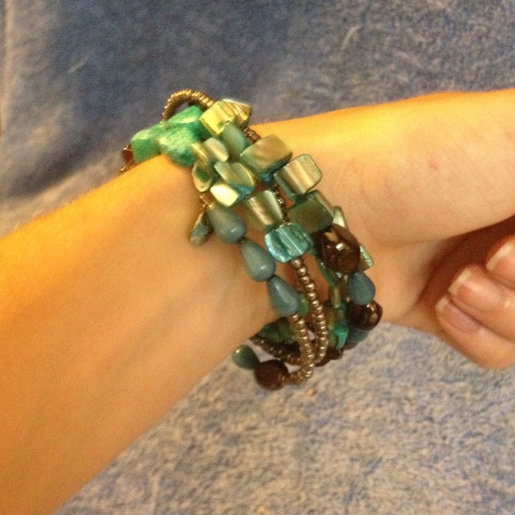 Black and teal bead bracelet. - Picture 2 of 4