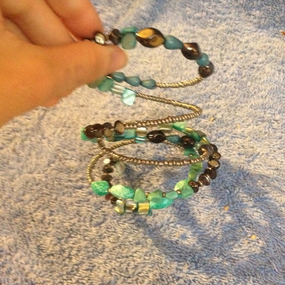 Black and teal bead bracelet. - Picture 4 of 4