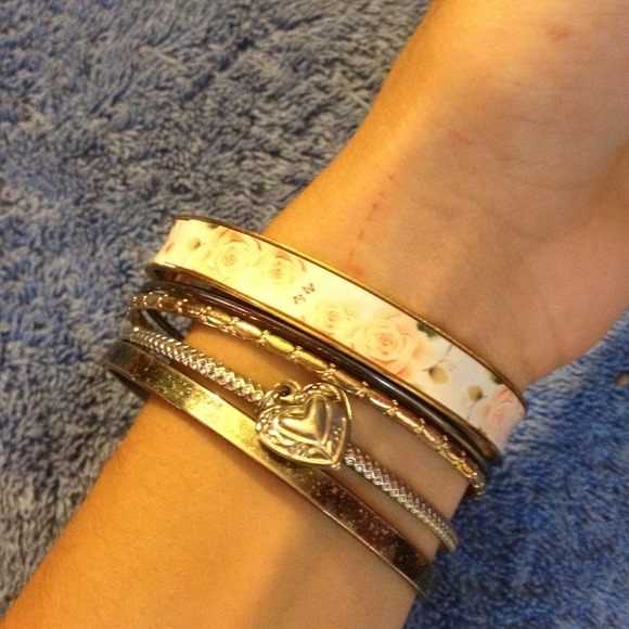 Five bangles. - Picture 2 of 3