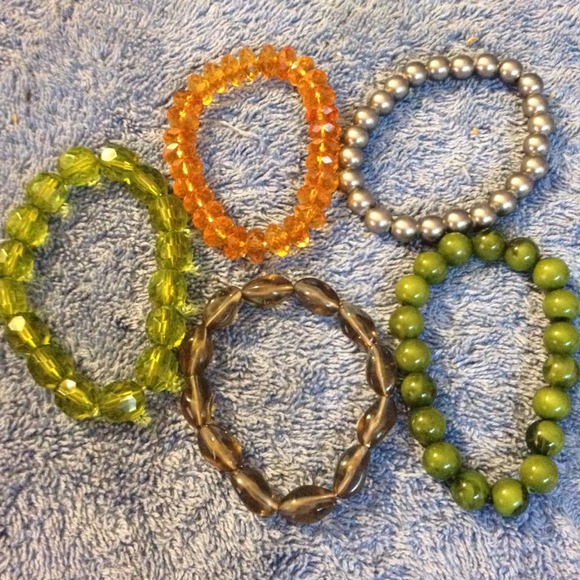 Five beaded bracelets. - Picture 2 of 2