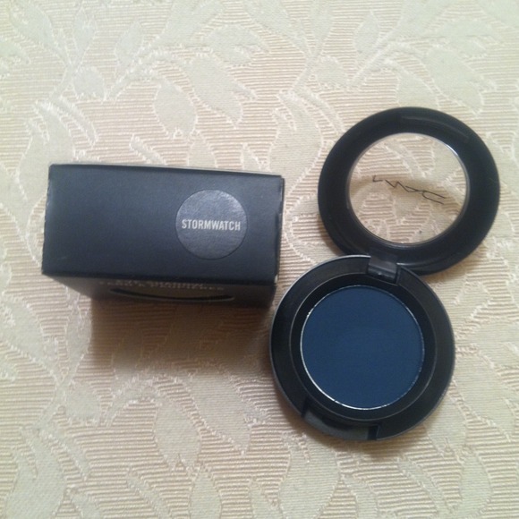 💥SOLD💥💙 MAC eyeshadow STORMWATCH NIB 💙