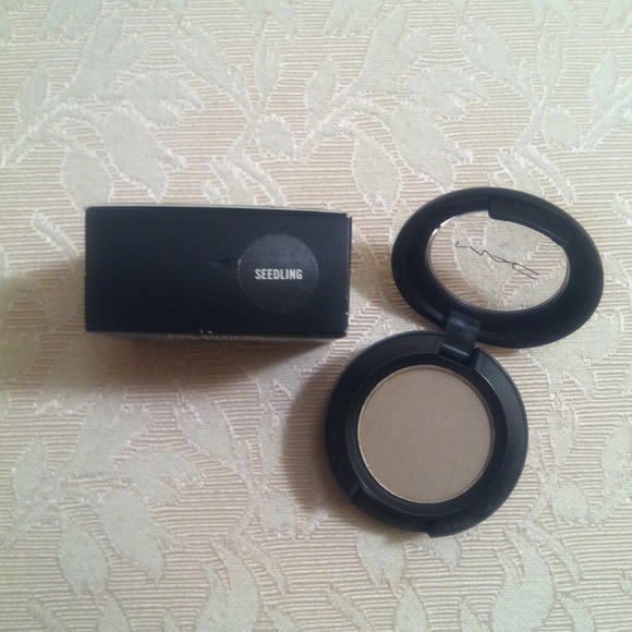 ✋💢SOLD💢✋🆕💛MAC eyeshadow color SEEDLING NIB 💛