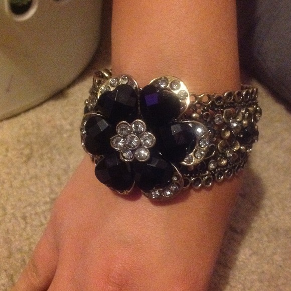 NWOT. Bronze & blk bangle