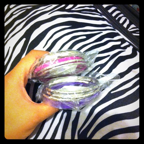 🔴reduced BOGO🔴Silver and pink bangles