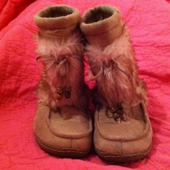 Fur boots
