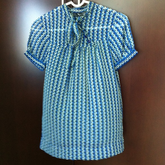 Bow and button up top