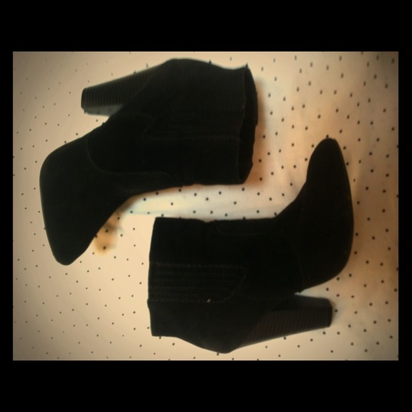 Forever 21 Black Ankle Booties! {size 8} - Picture 1 of 3