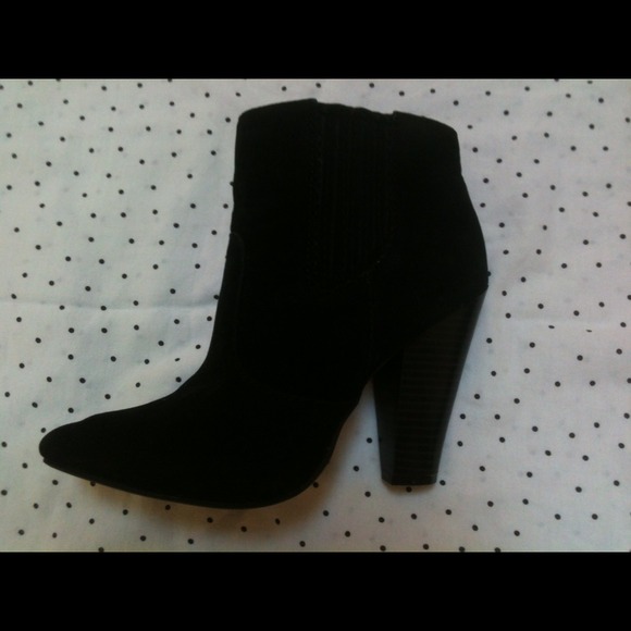Forever 21 Black Ankle Booties! {size 8} - Picture 2 of 3