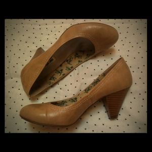 {American Eagle Nude Leather Heels} {size 8}