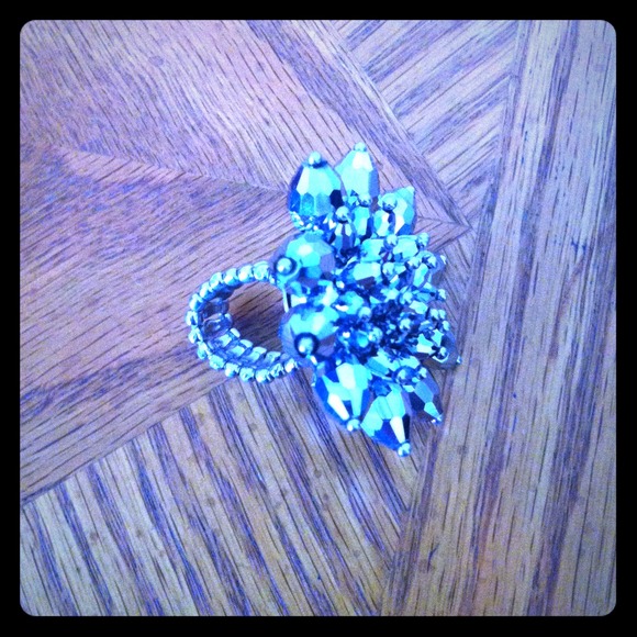 Silver sparkly flower ring