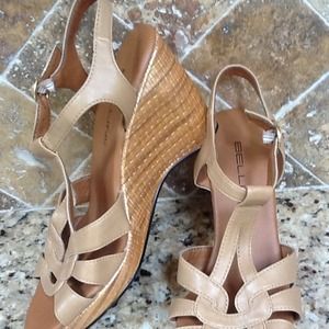 NEW! TAN WEDGES SIZE 8M WITH GOLD SHEEN SOLES