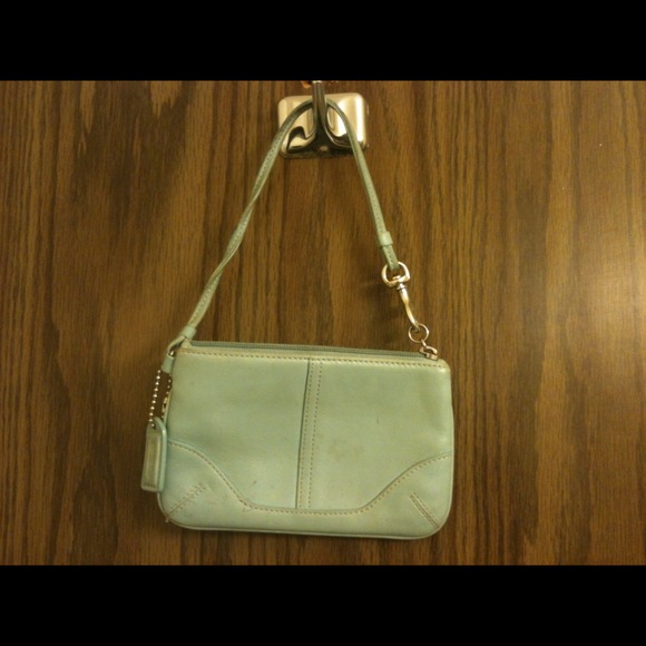 🌟🌟 REDUCED🌟🌟Mint Green Coach Wristlet