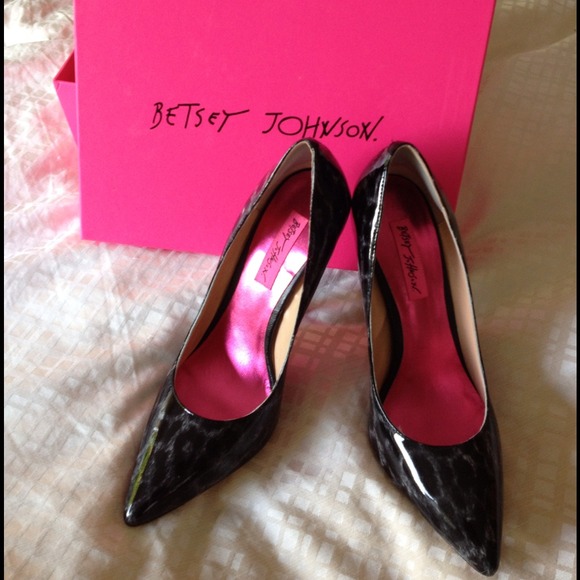 New In Box BETSEY JOHNSON Warner Stiletto pump - Picture 3 of 4