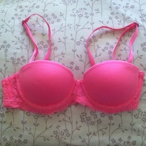 Victoria's Secret Pink pushup bra with lace (NWOT)