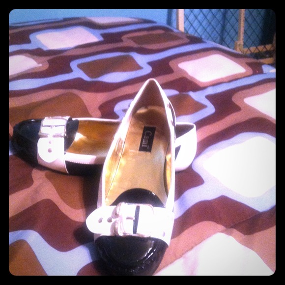 Black/white flats bundle for littlekygal"SOLD"