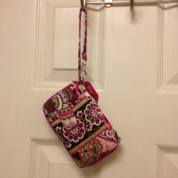 Vera Bradley all in one wristlet. Reserved!!