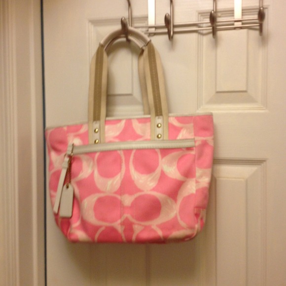 Pink coach tote! Reserved for @foreversaved!