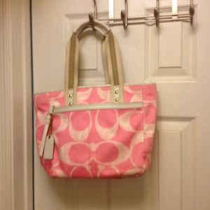 Pink coach tote! Reserved for @foreversaved!