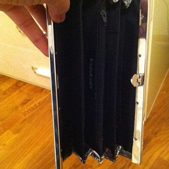 REDUCED Brand NEW authentic bebe clutch - Picture 4 of 4