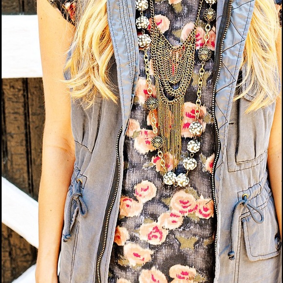 Wilfred/Aritzia Jackets & Coats - REDUCED Wilfred Utility Vest Wilfred/Aritzia Jackets & Coats - REDUCED Wilfred Utility Vest