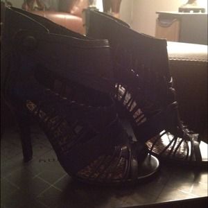 PRICE DROP🔥🔥Chinese Laundry Sandals🔥🔥