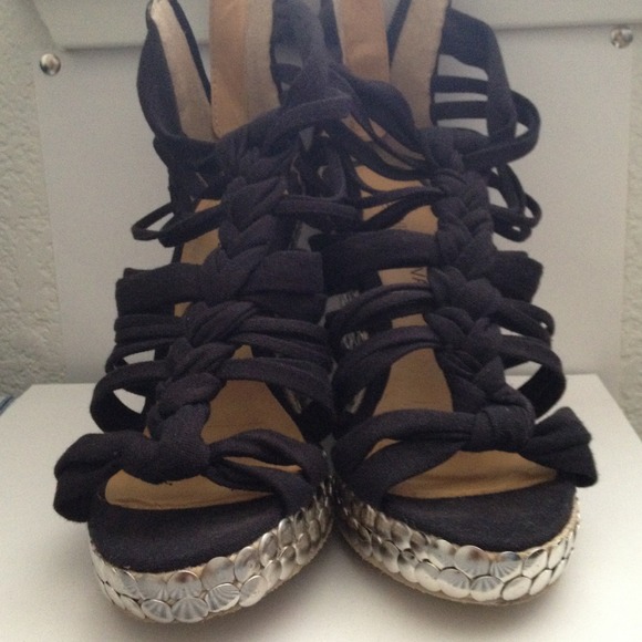 WETSEAL Studded Wedges - Picture 2 of 4