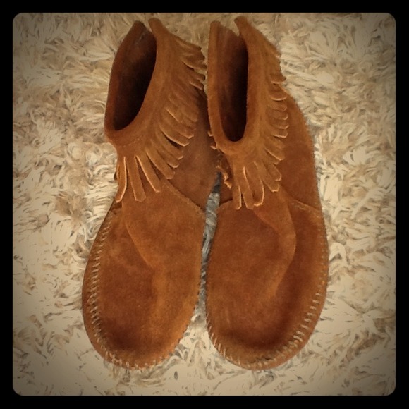 Tan MINNETONKA Fringe Leather Slippers
