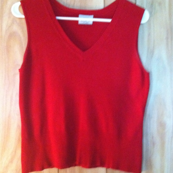 🔪💰🔪Sleeveless  sweater. REDUCED