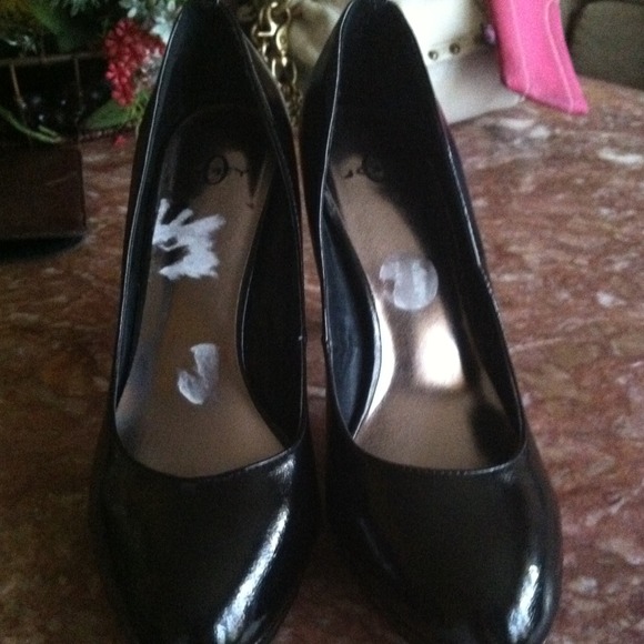 Shoes - Picture 1 of 4