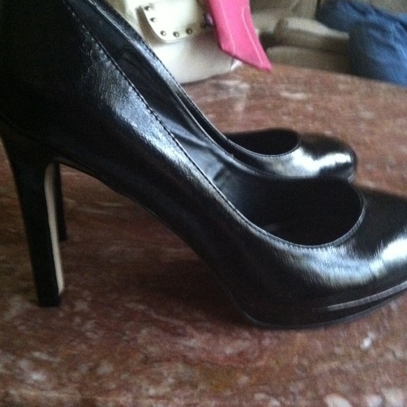 Shoes - Picture 3 of 4
