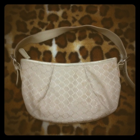 Cream hand purse