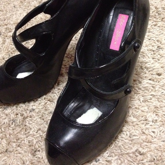 .Betsey Johnson beautiful amazing shoes