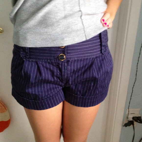 Super cute pinstripe shorts in navy blue(:
