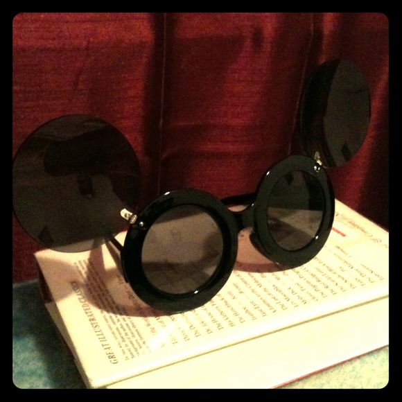Minnie mouse sun glasses!