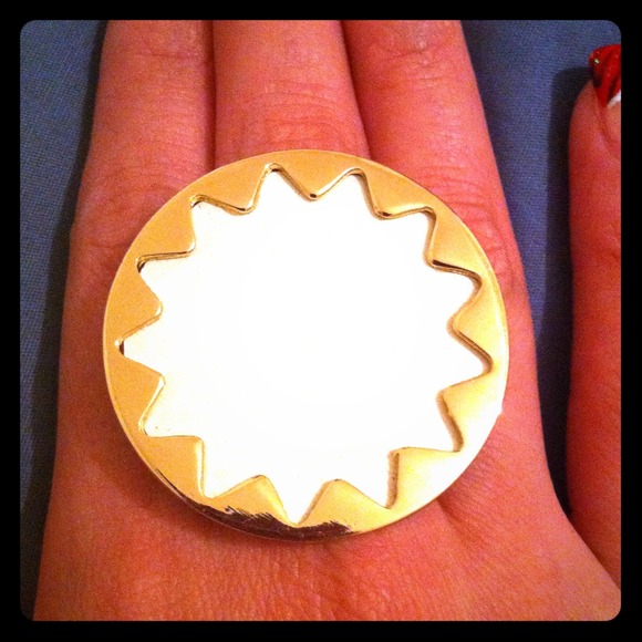 🔻REDUCED🔻House of Harlow sunburst inspired ring