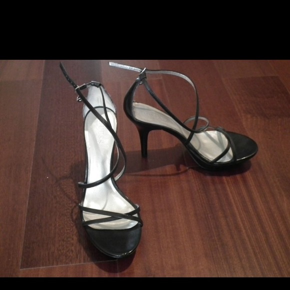 Guess strappys